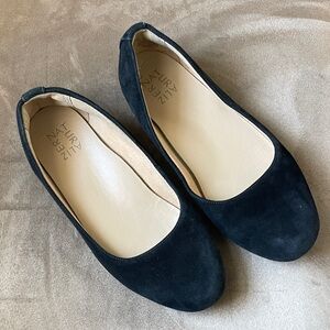 Naturalizer suede ballet style flat shoe.